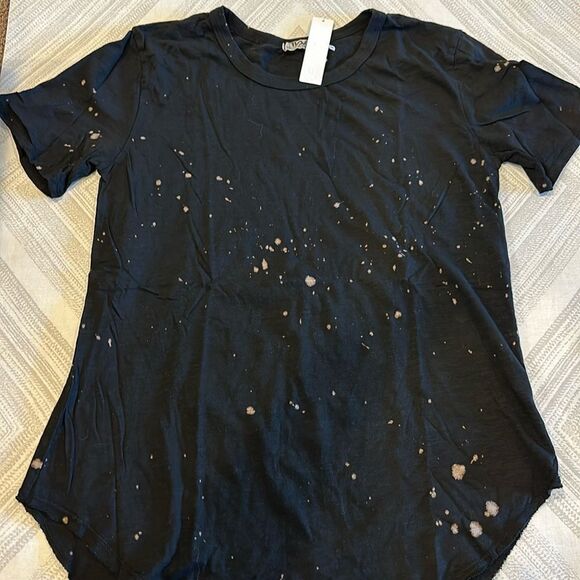 T2Love Women’s Black with Bleach Splatter Curved Bottom Hem T-Shirt - Picture 1 of 7